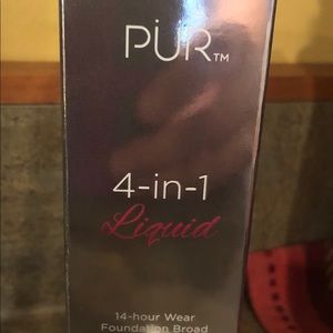 PUR 4-in-1 Liquid Foundation Golden Medium